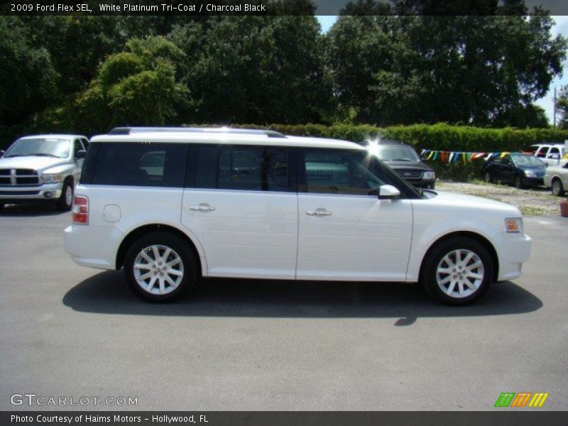 White Platinum Tri-Coat / Charcoal Black 2009 Ford Flex SEL