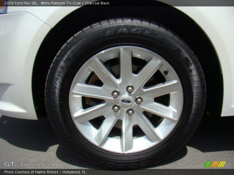 White Platinum Tri-Coat / Charcoal Black 2009 Ford Flex SEL