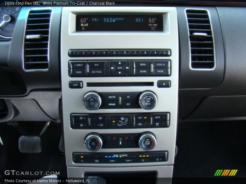 White Platinum Tri-Coat / Charcoal Black 2009 Ford Flex SEL