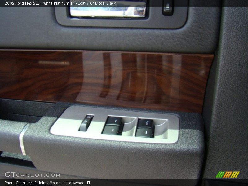 White Platinum Tri-Coat / Charcoal Black 2009 Ford Flex SEL