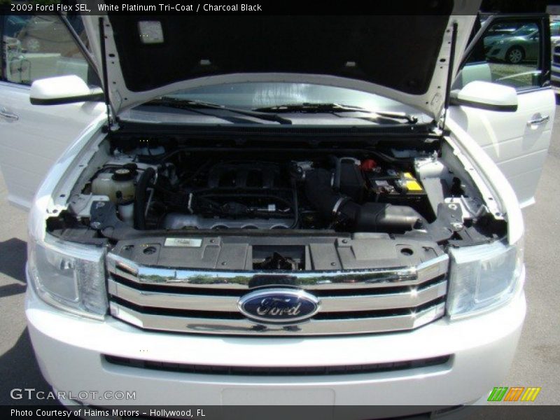 White Platinum Tri-Coat / Charcoal Black 2009 Ford Flex SEL