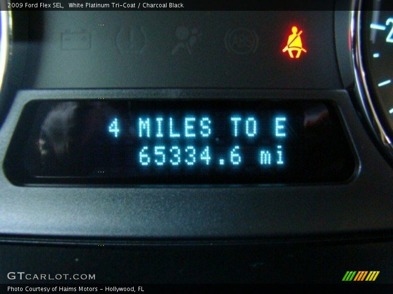 White Platinum Tri-Coat / Charcoal Black 2009 Ford Flex SEL