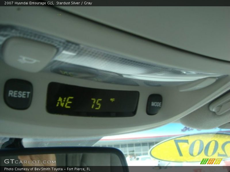 Stardust Silver / Gray 2007 Hyundai Entourage GLS