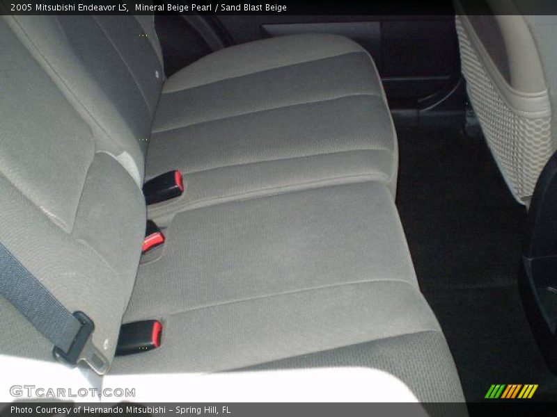 Mineral Beige Pearl / Sand Blast Beige 2005 Mitsubishi Endeavor LS