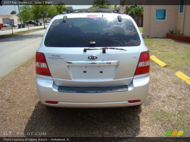 Silver / Black 2007 Kia Sorento LX