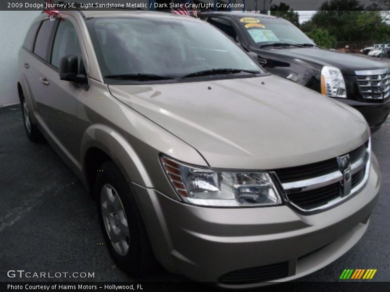 Light Sandstone Metallic / Dark Slate Gray/Light Graystone 2009 Dodge Journey SE