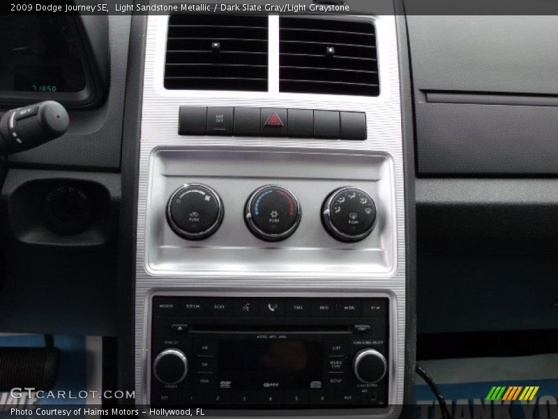 Light Sandstone Metallic / Dark Slate Gray/Light Graystone 2009 Dodge Journey SE