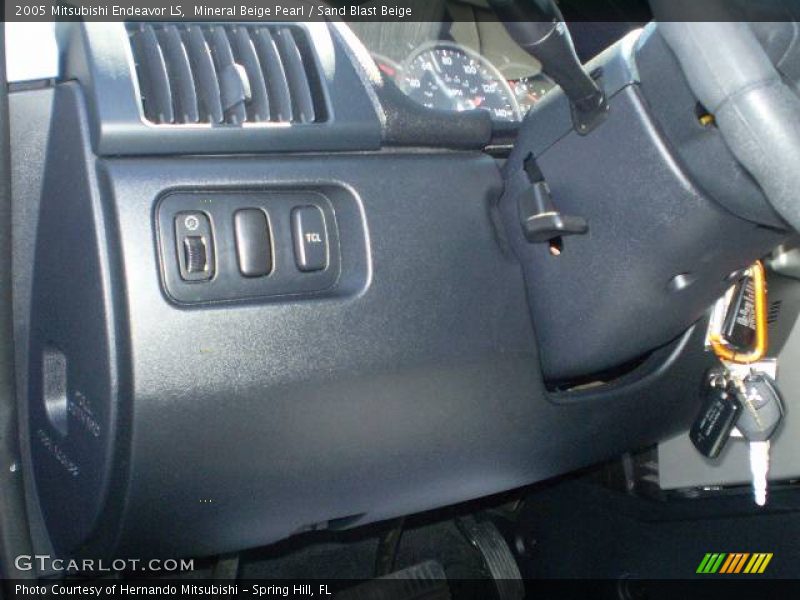 Mineral Beige Pearl / Sand Blast Beige 2005 Mitsubishi Endeavor LS