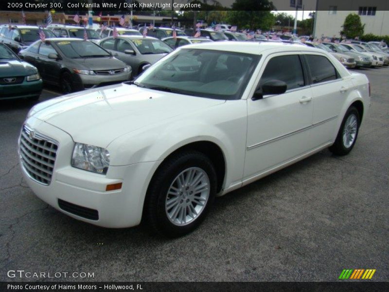 Cool Vanilla White / Dark Khaki/Light Graystone 2009 Chrysler 300