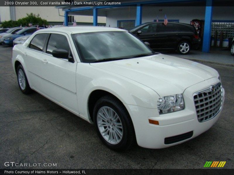 Cool Vanilla White / Dark Khaki/Light Graystone 2009 Chrysler 300