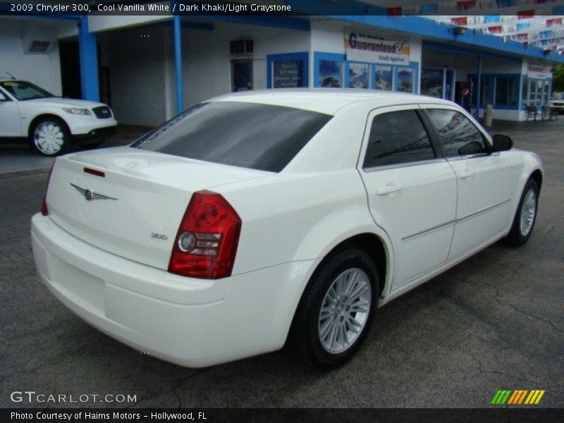 Cool Vanilla White / Dark Khaki/Light Graystone 2009 Chrysler 300