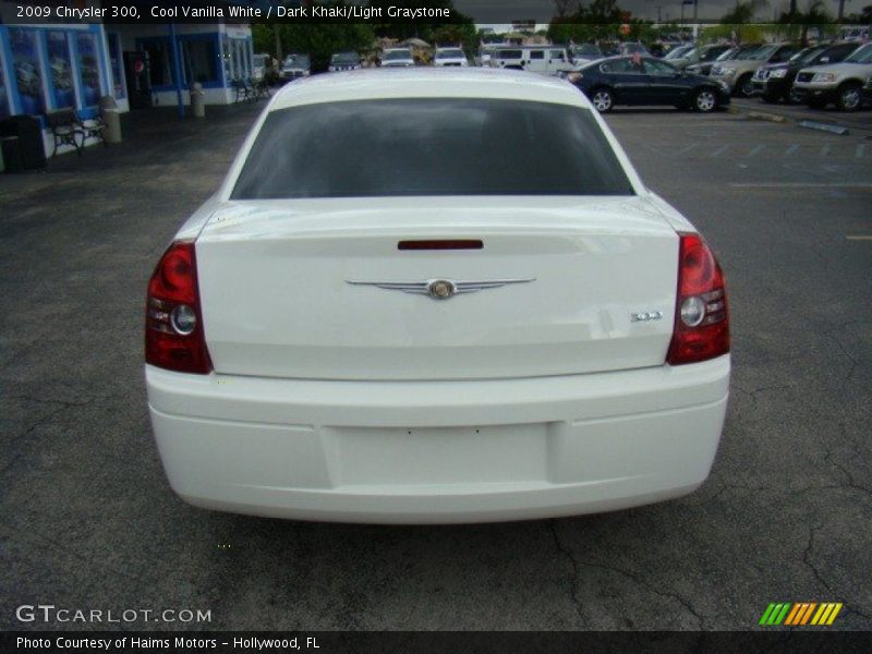 Cool Vanilla White / Dark Khaki/Light Graystone 2009 Chrysler 300