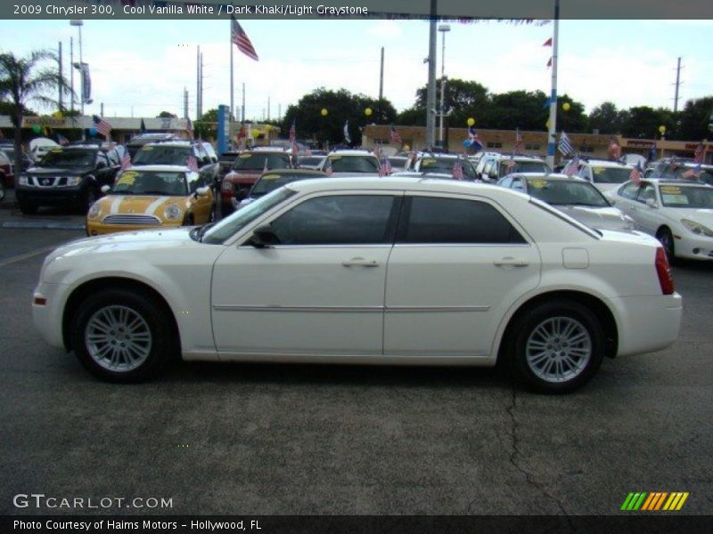 Cool Vanilla White / Dark Khaki/Light Graystone 2009 Chrysler 300
