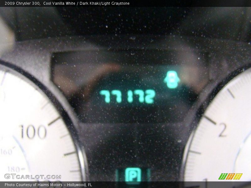 Cool Vanilla White / Dark Khaki/Light Graystone 2009 Chrysler 300