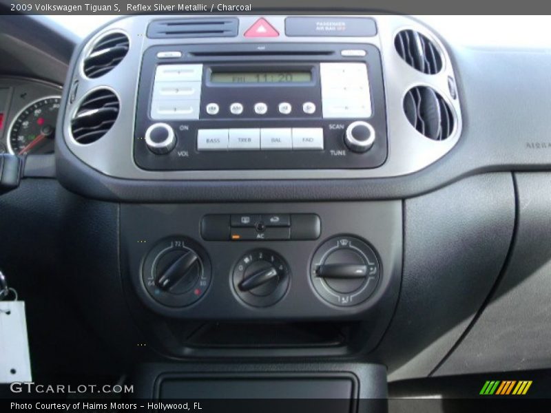 Reflex Silver Metallic / Charcoal 2009 Volkswagen Tiguan S