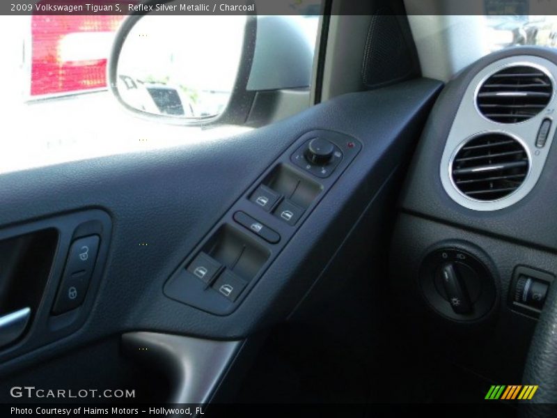 Reflex Silver Metallic / Charcoal 2009 Volkswagen Tiguan S