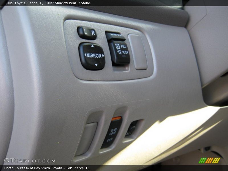 Silver Shadow Pearl / Stone 2009 Toyota Sienna LE
