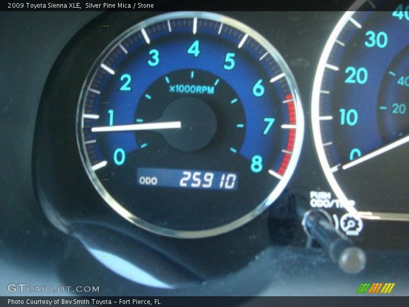 Silver Pine Mica / Stone 2009 Toyota Sienna XLE