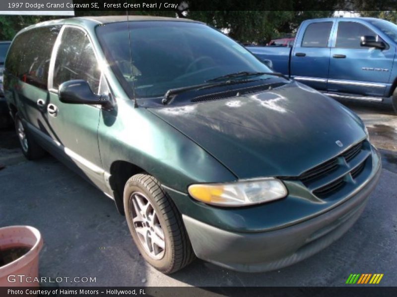 Forest Green Pearl / Gray 1997 Dodge Grand Caravan SE