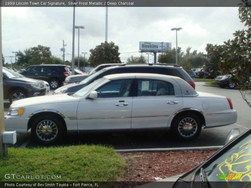 Silver Frost Metallic / Deep Charcoal 1999 Lincoln Town Car Signature