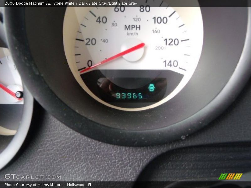 Stone White / Dark Slate Gray/Light Slate Gray 2006 Dodge Magnum SE
