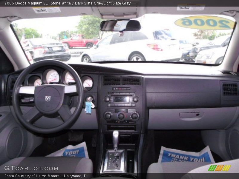 Stone White / Dark Slate Gray/Light Slate Gray 2006 Dodge Magnum SE