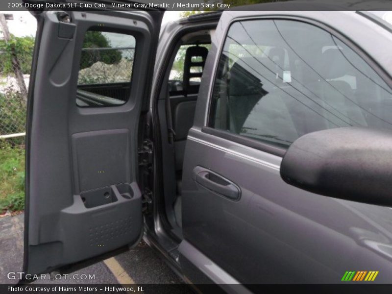 Mineral Gray Metallic / Medium Slate Gray 2005 Dodge Dakota SLT Club Cab
