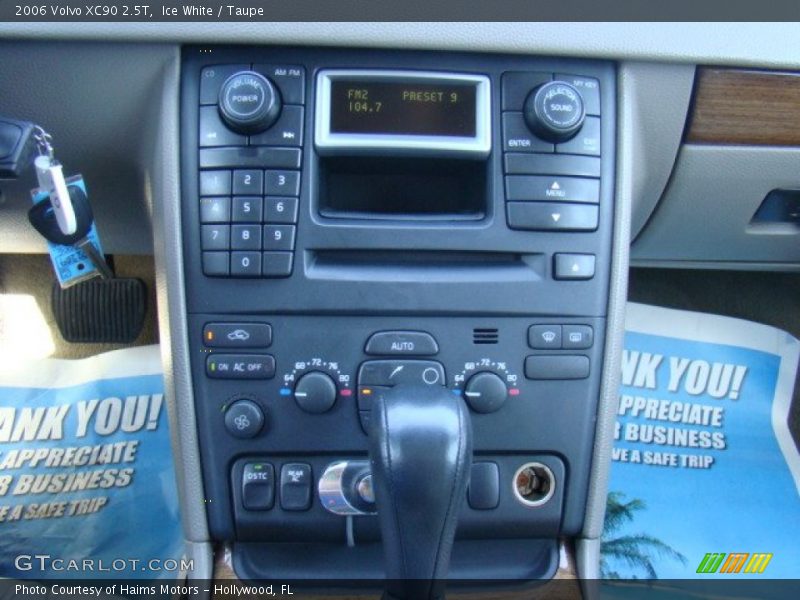 Ice White / Taupe 2006 Volvo XC90 2.5T
