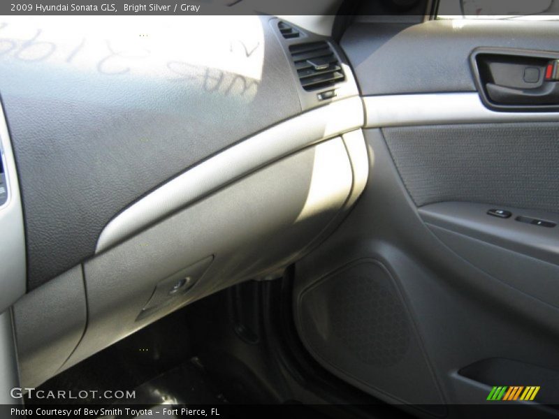 Bright Silver / Gray 2009 Hyundai Sonata GLS