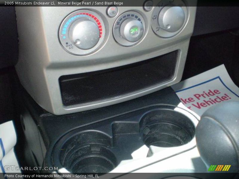 Mineral Beige Pearl / Sand Blast Beige 2005 Mitsubishi Endeavor LS