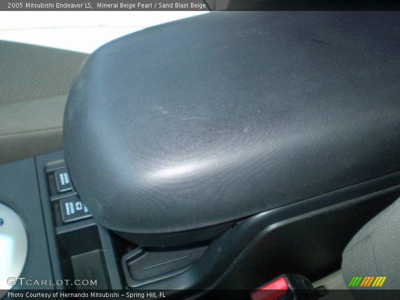 Mineral Beige Pearl / Sand Blast Beige 2005 Mitsubishi Endeavor LS