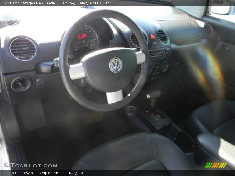 Candy White / Black 2010 Volkswagen New Beetle 2.5 Coupe