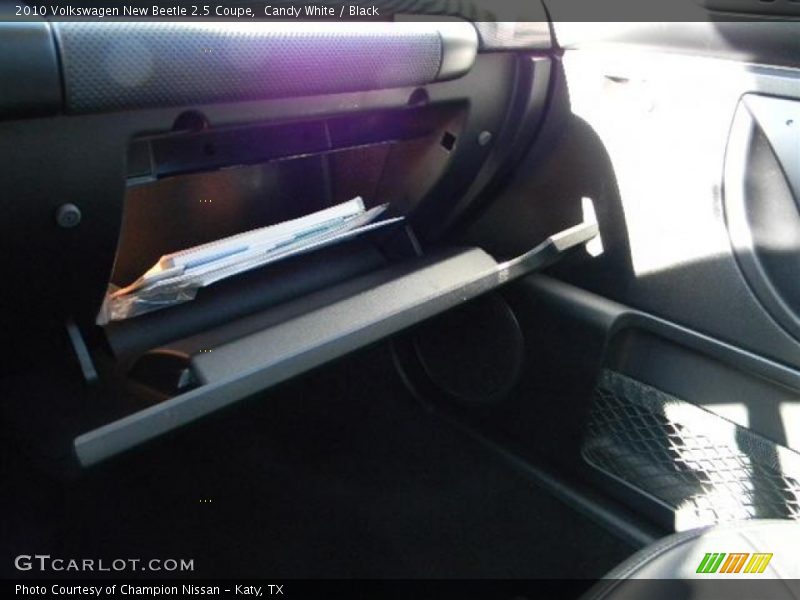 Candy White / Black 2010 Volkswagen New Beetle 2.5 Coupe