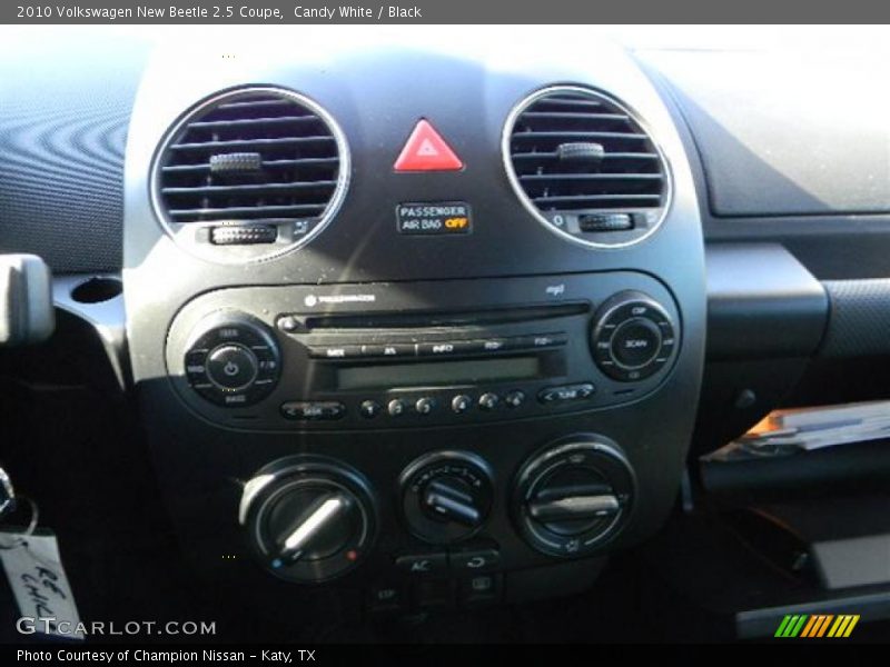 Candy White / Black 2010 Volkswagen New Beetle 2.5 Coupe