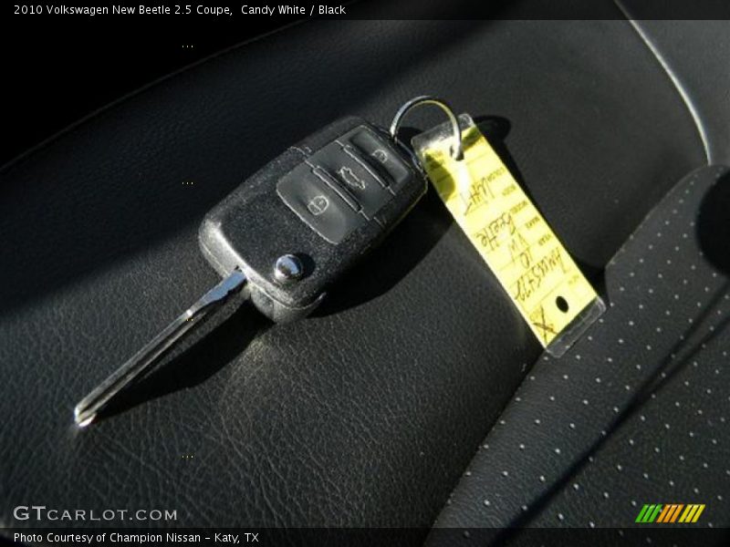 Candy White / Black 2010 Volkswagen New Beetle 2.5 Coupe