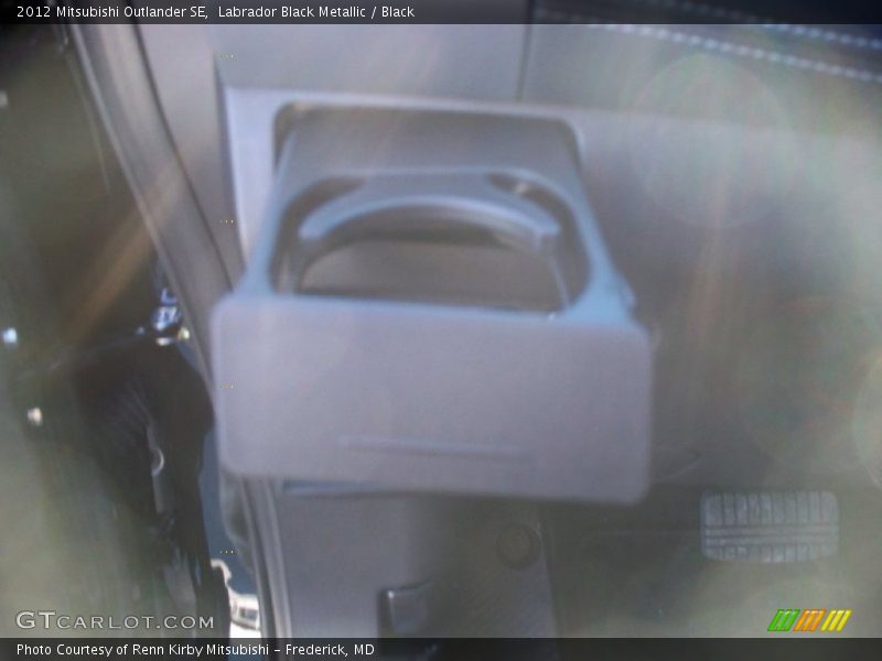 Labrador Black Metallic / Black 2012 Mitsubishi Outlander SE