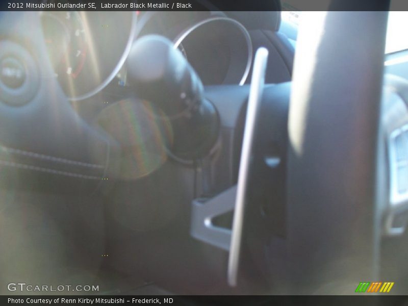 Labrador Black Metallic / Black 2012 Mitsubishi Outlander SE