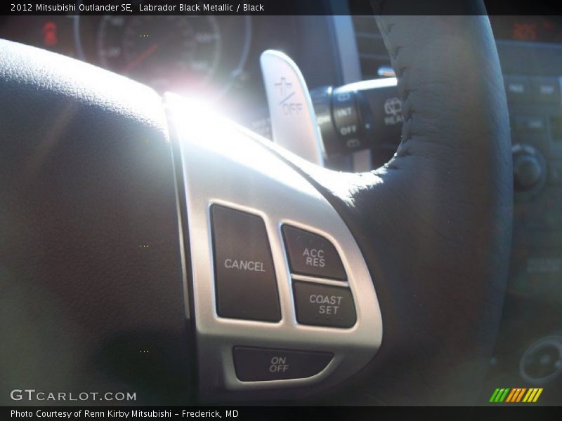 Labrador Black Metallic / Black 2012 Mitsubishi Outlander SE