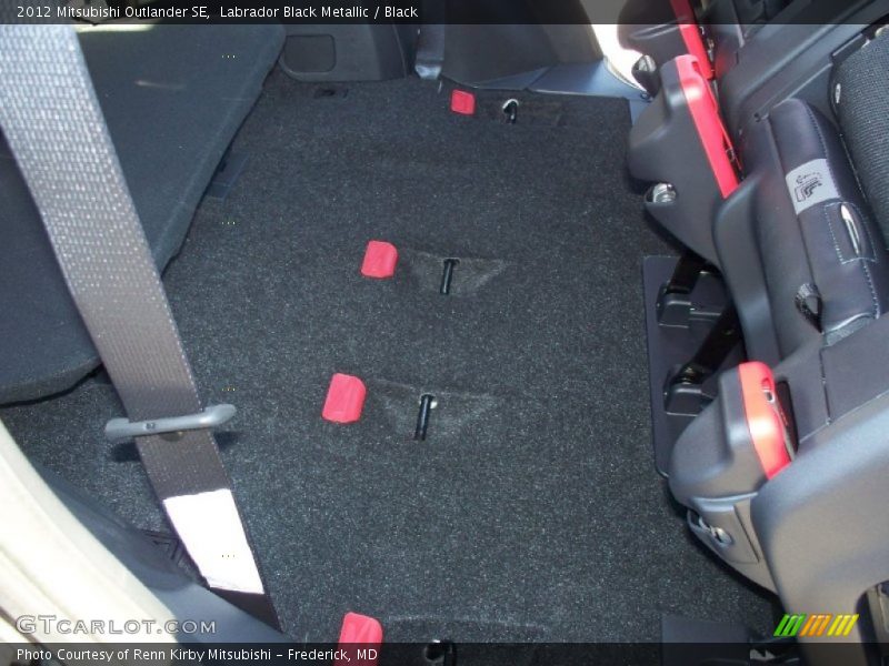 Labrador Black Metallic / Black 2012 Mitsubishi Outlander SE