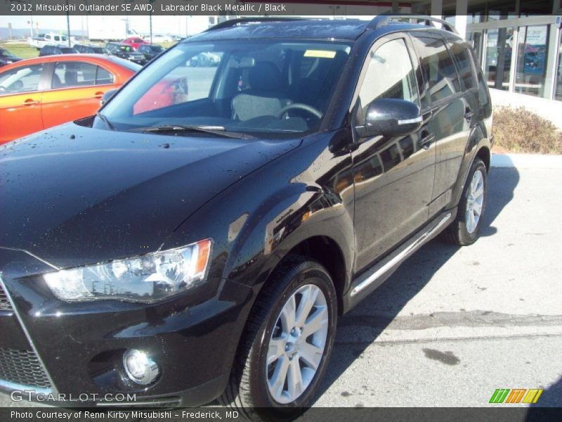 Labrador Black Metallic / Black 2012 Mitsubishi Outlander SE AWD