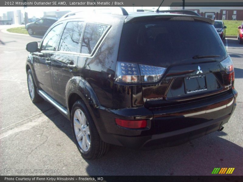 Labrador Black Metallic / Black 2012 Mitsubishi Outlander SE AWD