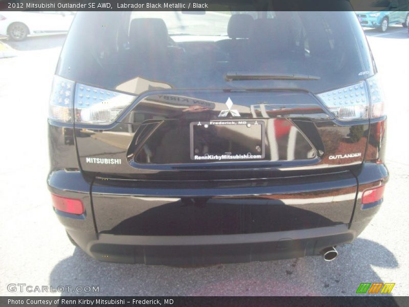 Labrador Black Metallic / Black 2012 Mitsubishi Outlander SE AWD