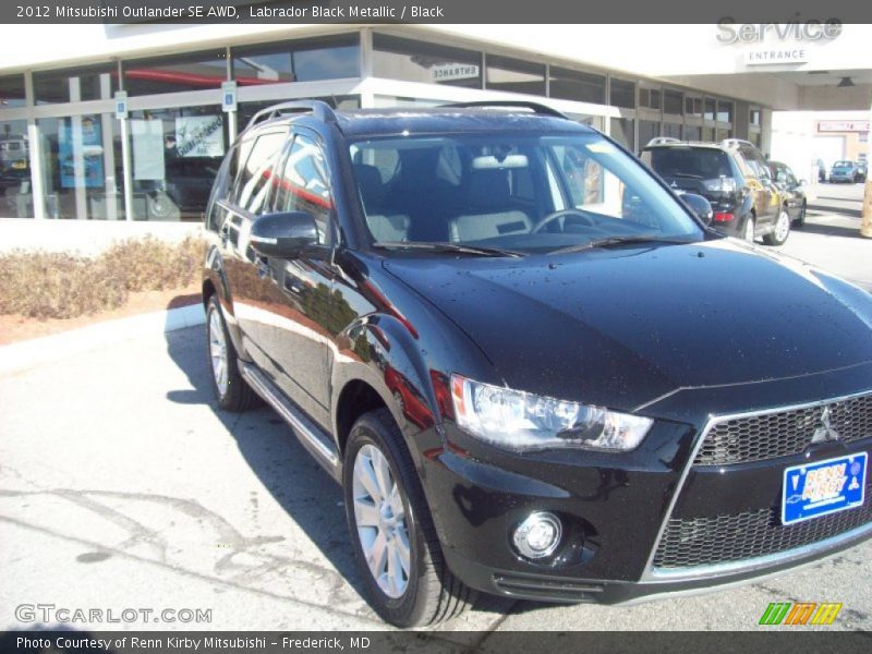 Labrador Black Metallic / Black 2012 Mitsubishi Outlander SE AWD