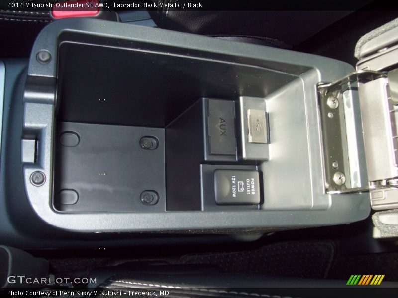 Labrador Black Metallic / Black 2012 Mitsubishi Outlander SE AWD