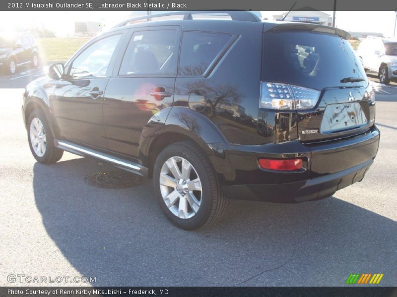 Labrador Black Metallic / Black 2012 Mitsubishi Outlander SE