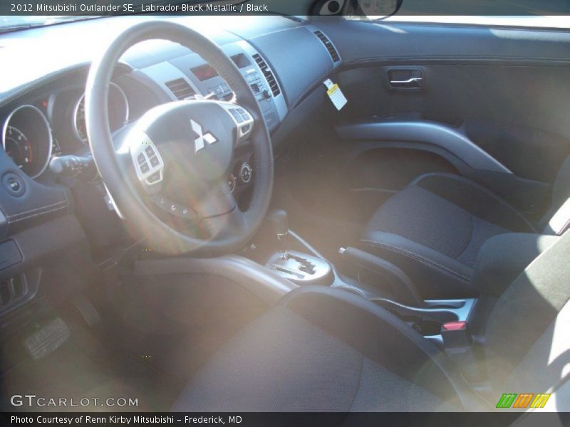 Labrador Black Metallic / Black 2012 Mitsubishi Outlander SE