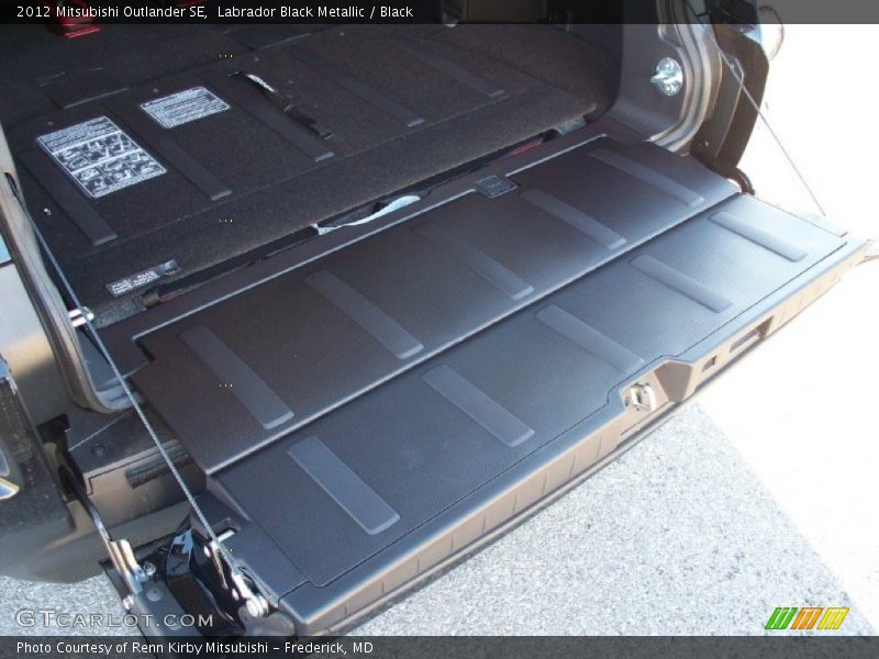 Labrador Black Metallic / Black 2012 Mitsubishi Outlander SE