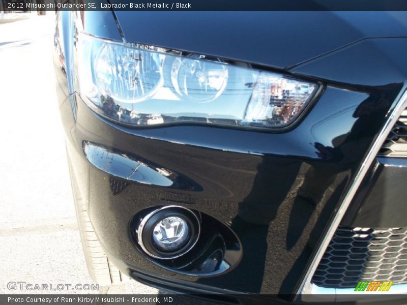 Labrador Black Metallic / Black 2012 Mitsubishi Outlander SE