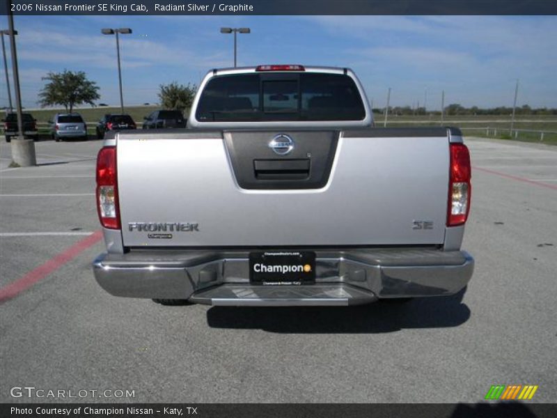 Radiant Silver / Graphite 2006 Nissan Frontier SE King Cab