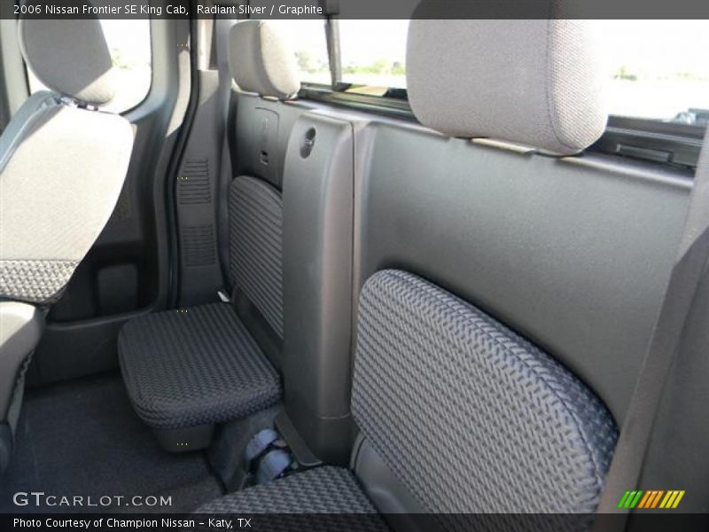 Radiant Silver / Graphite 2006 Nissan Frontier SE King Cab